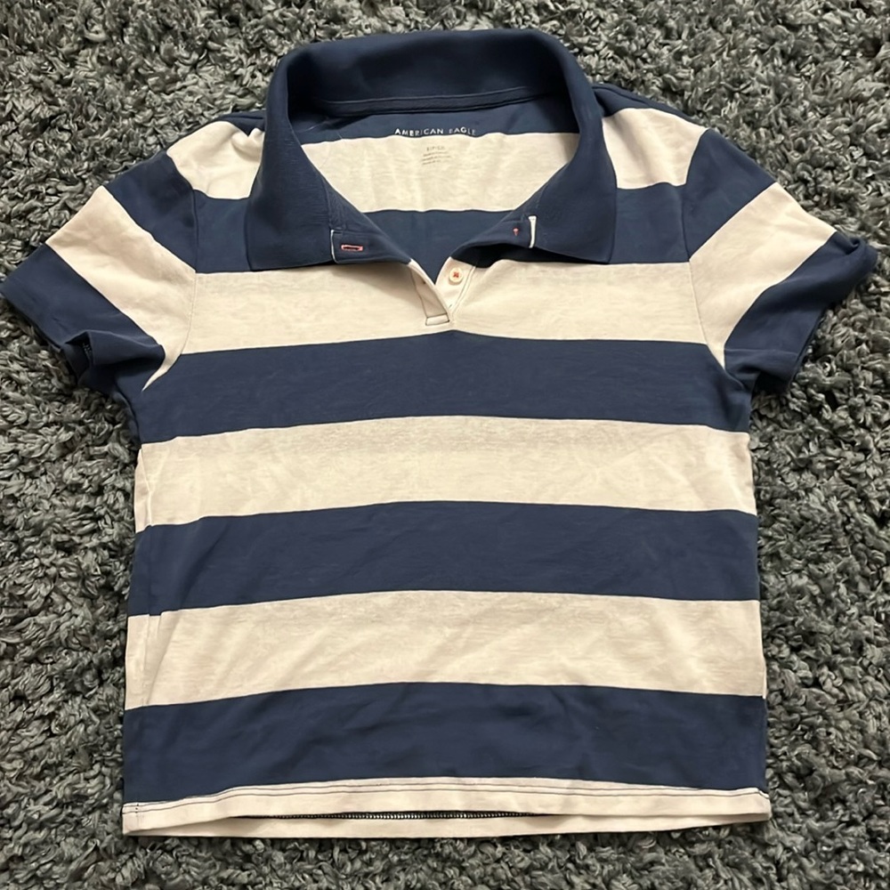 American Eagle size small/petite cropped collared t-shirt